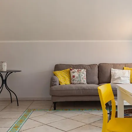Apartment Bright Rooftop By Napoliapartments