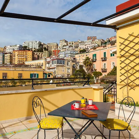 Bright Rooftop By Napoliapartments شقة