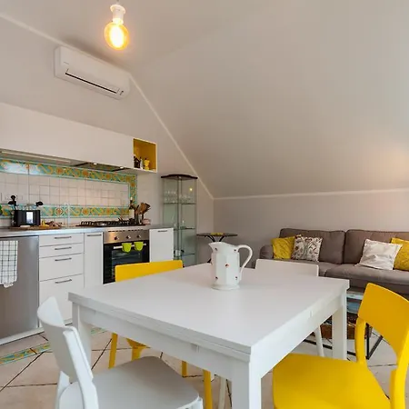 شقة Bright Rooftop By Napoliapartments