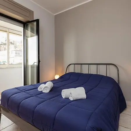 Bright Rooftop By Napoliapartments شقة
